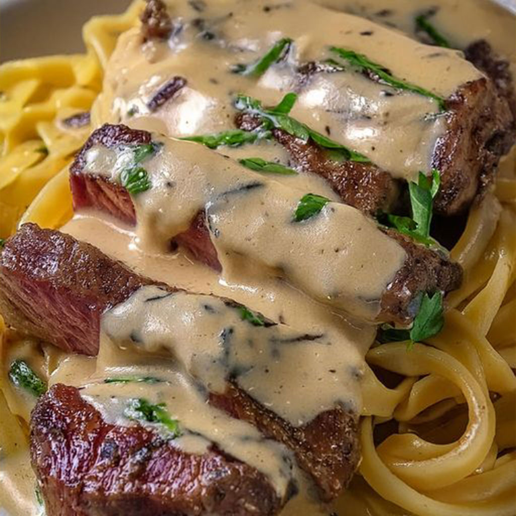 Savory Steak Gorgonzola Alfredo with Creamy Parmesan Sauce😋😋😋 - Cook  Food Idea