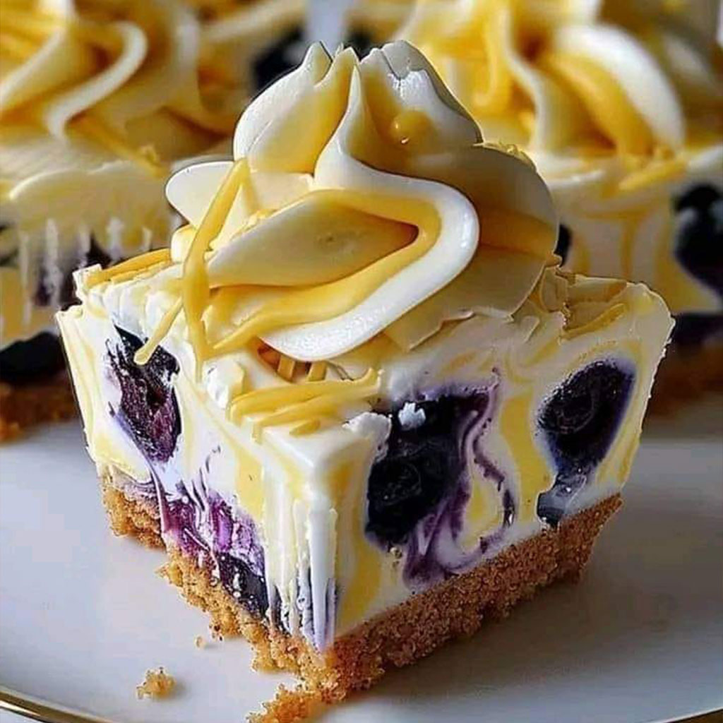 Elegant Blueberry Lemon Cheesecak Bars 💜🍋🍰